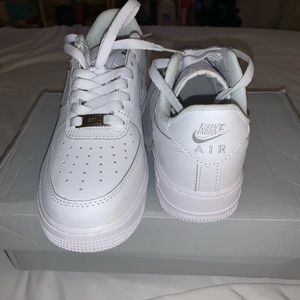 Nike Air Force 1, sage low.